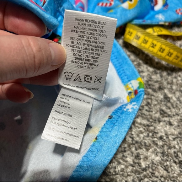 Nickelodeon Baby Shark Pinkfong 12 M Winter Christmas Long Sleeve Top Only - Picture 8 of 9